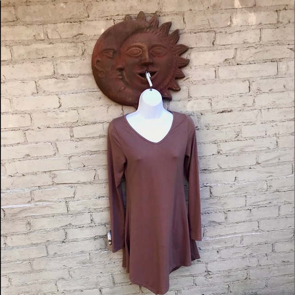 Elegant Basic and Simple V-Neck Dress or T… - Picture 3 of 9